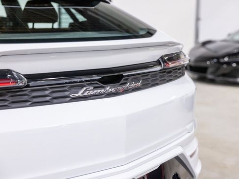 Used 2025 Lamborghini Urus SE image 15