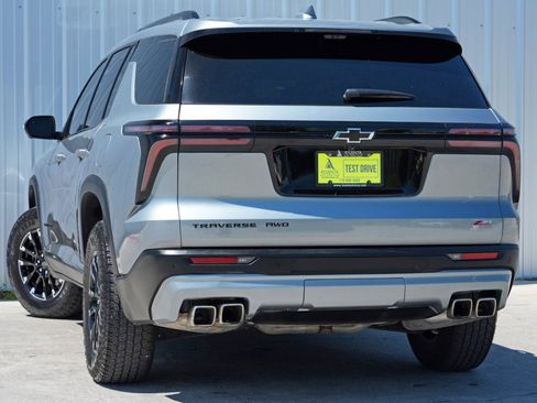 Used 2024 Chevrolet Traverse Z71 w/ Enhanced Driving Package image 5