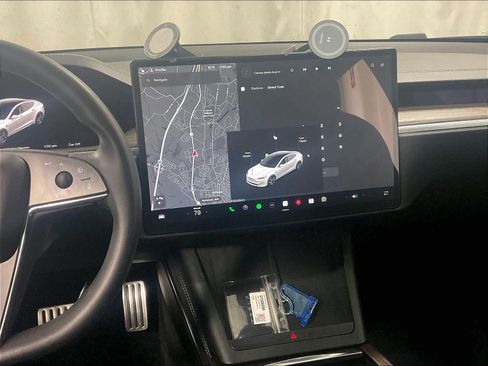 Used 2022 Tesla Model S image 18