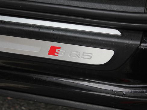 Used 2015 Audi SQ5 Prestige w/ Prestige Package image 24