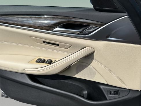 Used 2019 BMW 530i w/ Premium Package image 25