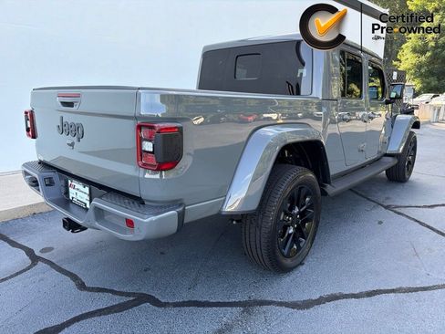 Used 2022 Jeep Gladiator Overland AWD/4WD image 12
