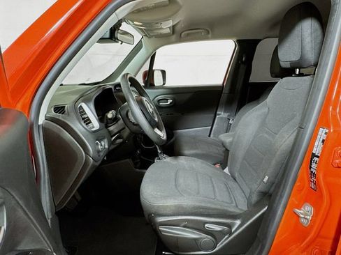 Used 2021 Jeep Renegade Latitude FWD image 18
