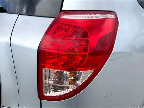 Used 2007 Toyota RAV4 Limited AWD/4WD image 28