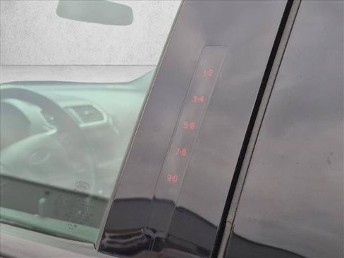 Used 2018 Ford Explorer XLT w/ Equipment Group 202A AWD/4WD image 12