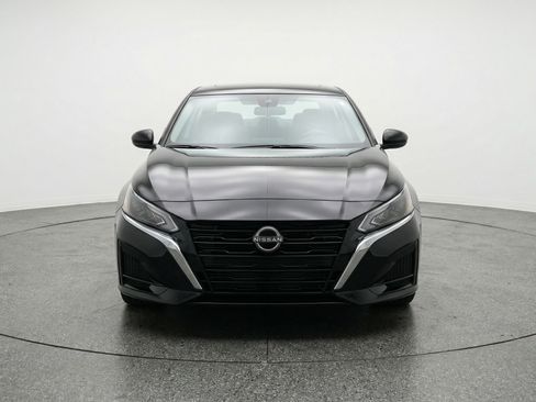 Used 2025 Nissan Altima 2.5 SV image 2