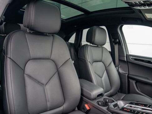 New 2026 Porsche Macan image 27