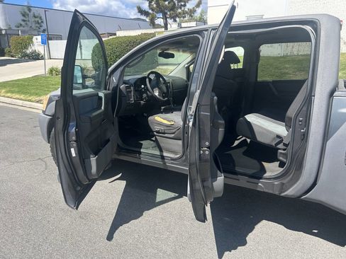 Used 2005 Nissan Titan SE w/ (R02) SE Off-Road Pkg image 5