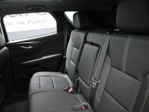 Used 2025 Chevrolet Blazer LT w/ Sound & Technology Package FWD image 21
