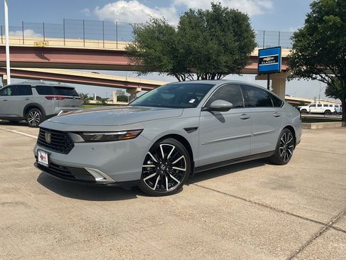 Used 2024 Honda Accord Touring image 2