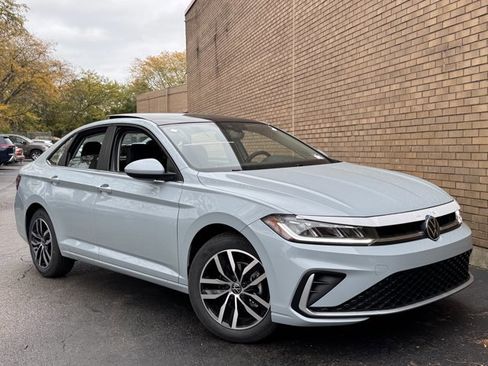 New 2025 Volkswagen Jetta SE image 2