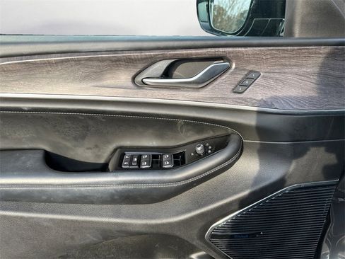 Used 2022 Jeep Grand Cherokee Overland image 23