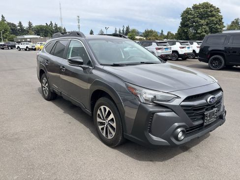 Used 2023 Subaru Outback Premium AWD/4WD image 6