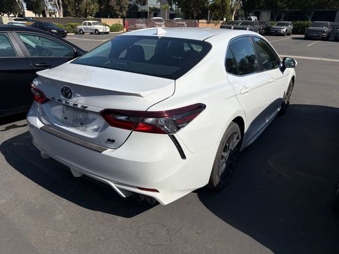 Used 2022 Toyota Camry SE w/ Carpet Mat Package (TMS) FWD image 3
