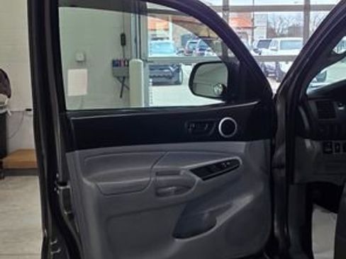 Used 2012 Toyota Tacoma 4x4 Double Cab image 9