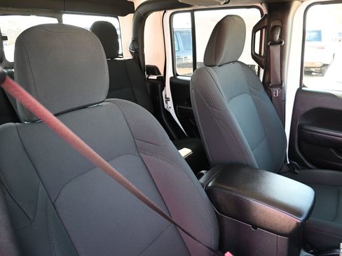 Used 2022 Jeep Gladiator Willys image 25
