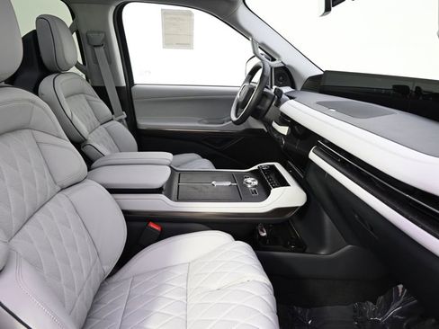 New 2026 Lincoln Navigator Black Label image 16