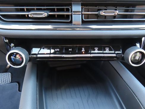 Certified 2024 Chevrolet Equinox EV RS image 28