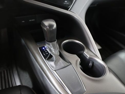 Used 2021 Toyota Camry SE image 12