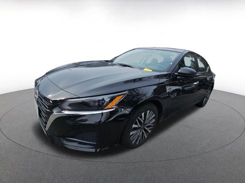 Used 2025 Nissan Altima 2.5 SV image 3