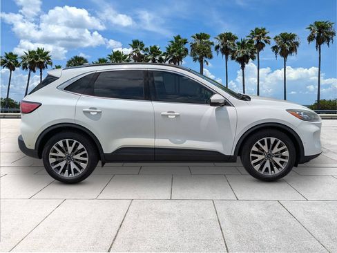 Certified 2020 Ford Escape Titanium w/ Titanium Premium Package 2.0 FWD image 8
