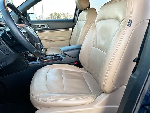 Used 2017 Ford Explorer Limited w/ Equipment Group 301A image 8