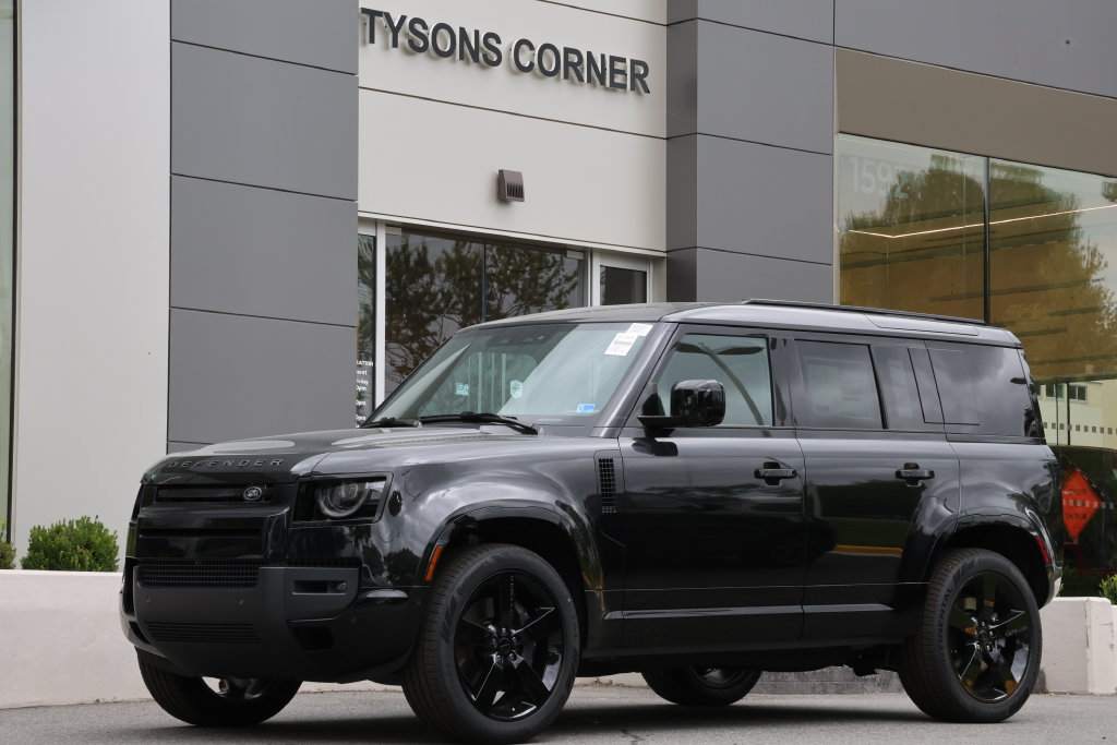 New 2026 Land Rover Defender 110 X-Dynamic SE AWD/4WD image 1