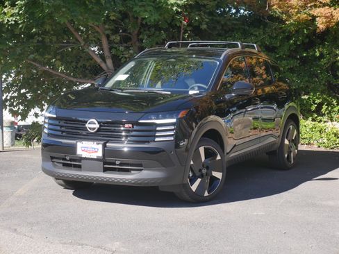 New 2026 Nissan Kicks SR w/ SR Premium Package image 2