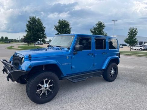 Used 2015 Jeep Wrangler Unlimited Sahara w/ Max Tow Package AWD/4WD image 6