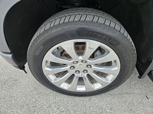 Used 2021 Chevrolet Silverado 1500 High Country w/ Technology Package image 10