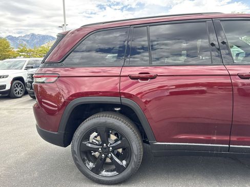 New 2025 Jeep Grand Cherokee Limited w/ Black Appearance Package image 14