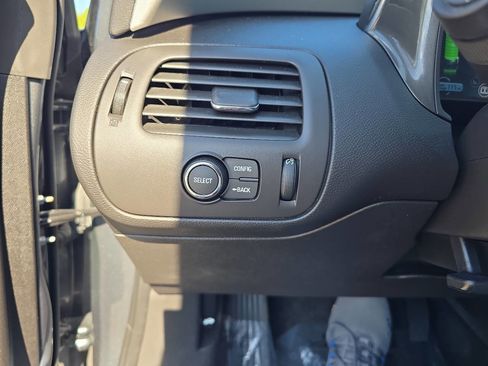 Used 2011 Chevrolet Volt Premium w/ Premium Trim Package FWD image 25