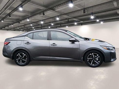 Used 2025 Nissan Sentra SV FWD image 17