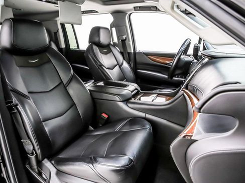 Used 2018 Cadillac Escalade ESV Premium Luxury image 32