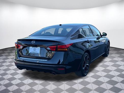 Used 2023 Nissan Altima 2.5 SR FWD image 9