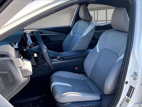 Used 2025 Toyota Camry SE w/ Convenience Package FWD image 21