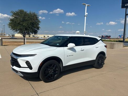 Used 2023 Chevrolet Blazer LT FWD image 1