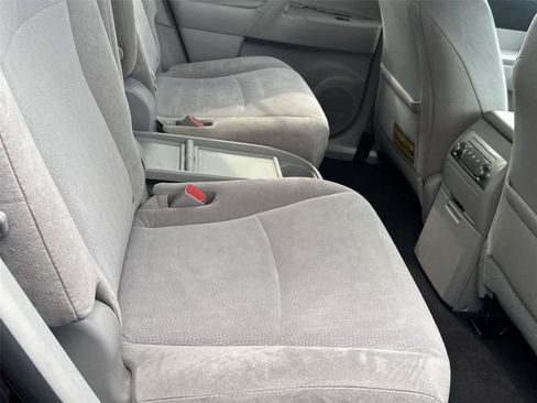 Used 2012 Toyota Highlander 4WD w/ Tow Pkg image 15