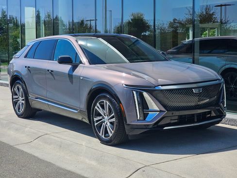 Certified 2024 Cadillac Lyriq Luxury AWD/4WD image 7