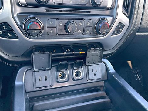 Used 2018 GMC Sierra 1500 SLT image 32