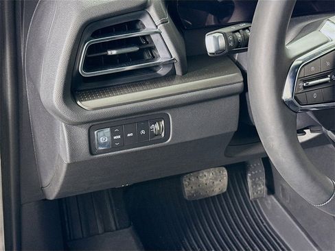 New 2026 Chevrolet Traverse LT w/ LPO, Floor Liner Package image 5