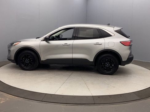Used 2022 Ford Escape SE w/ Cold Weather Package AWD/4WD image 2