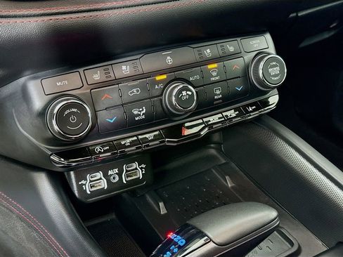 Used 2025 Dodge Durango GT image 18