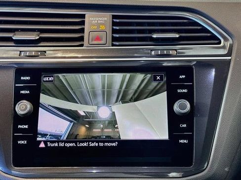 Used 2022 Volkswagen Tiguan SE R-Line FWD image 10