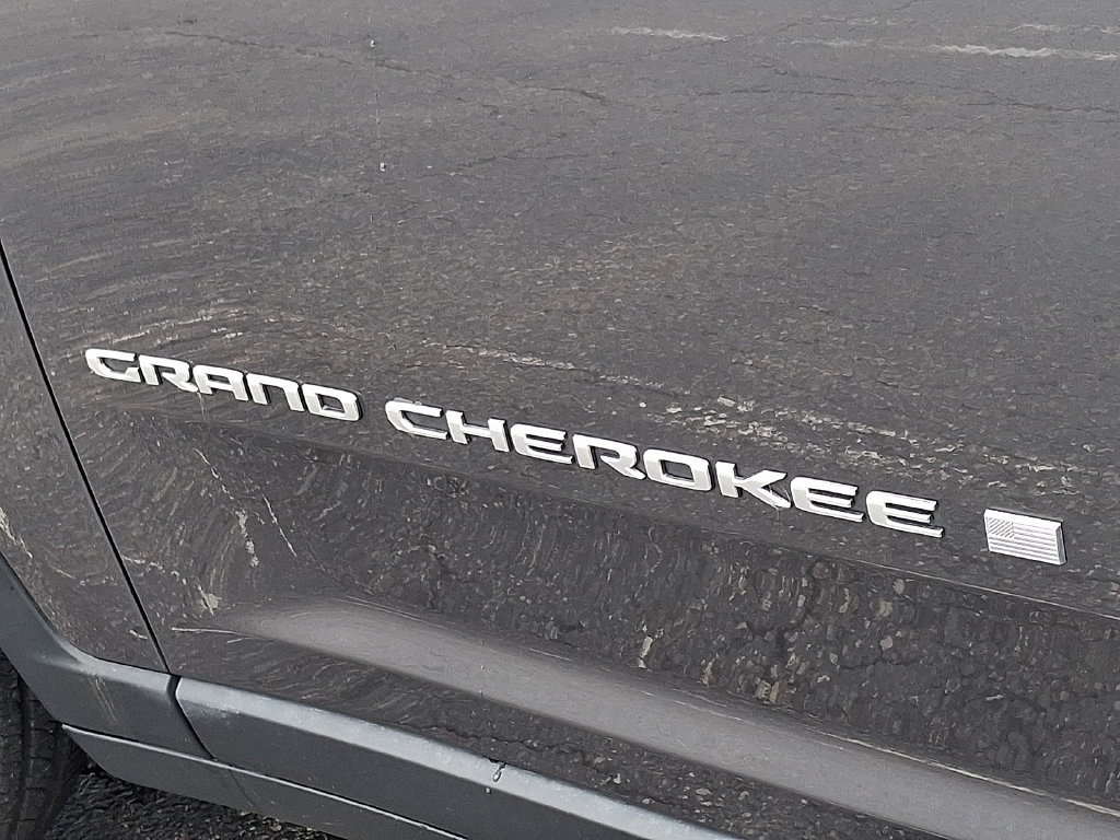 Used 2024 Jeep Grand Cherokee Laredo w/ Luxury Tech Group I AWD/4WD image 32
