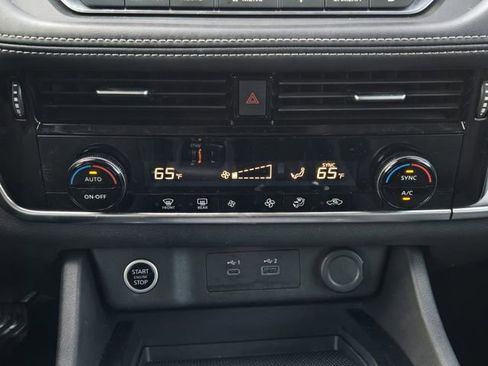 Certified 2022 Nissan Rogue SV FWD image 20
