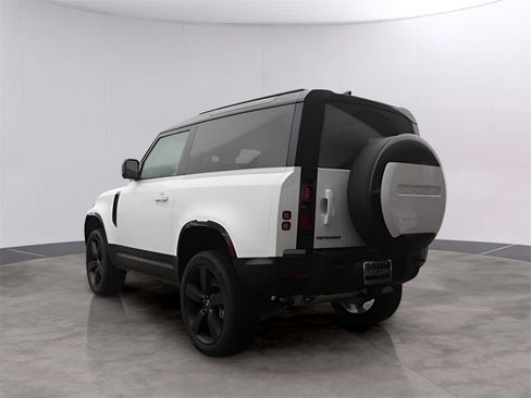 New 2025 Land Rover Defender 90 X-Dynamic SE image 7