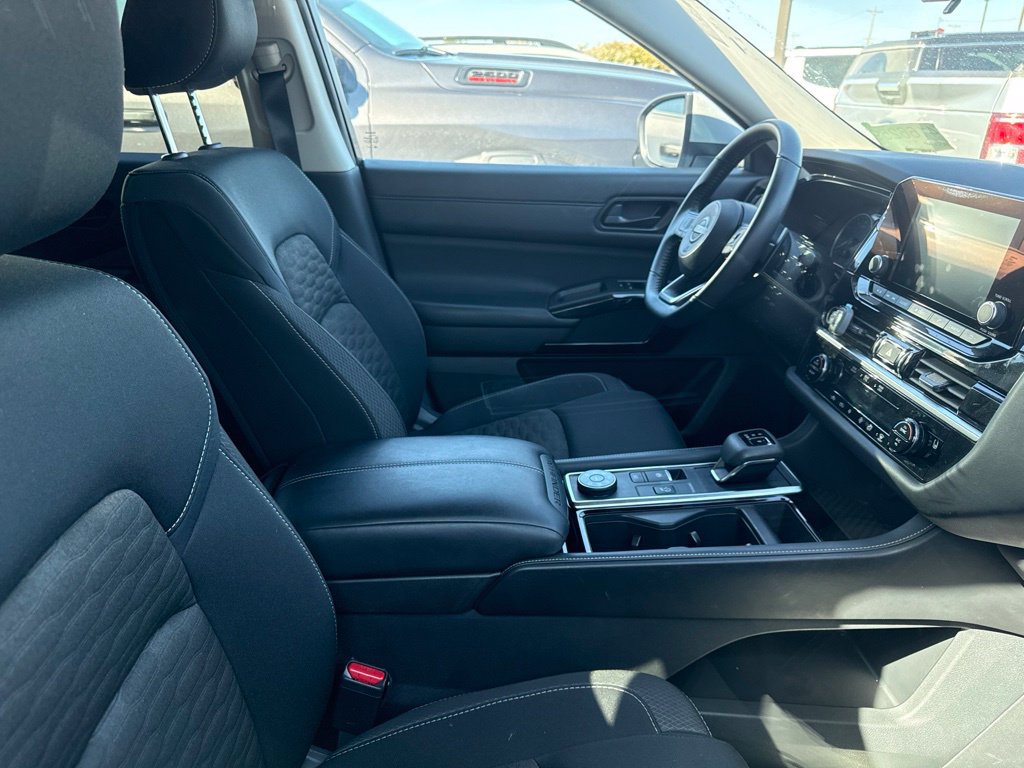 Used 2024 Nissan Pathfinder SV AWD/4WD image 26