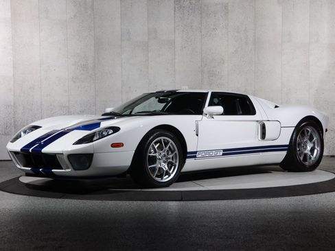 Used 2006 Ford GT RWD image 24