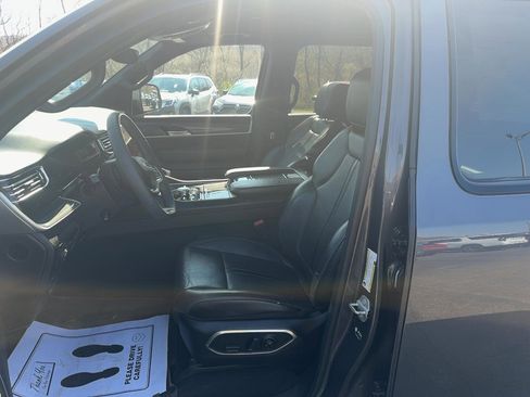 Used 2022 Jeep Wagoneer Series III w/ Flexible Seating Group image 12